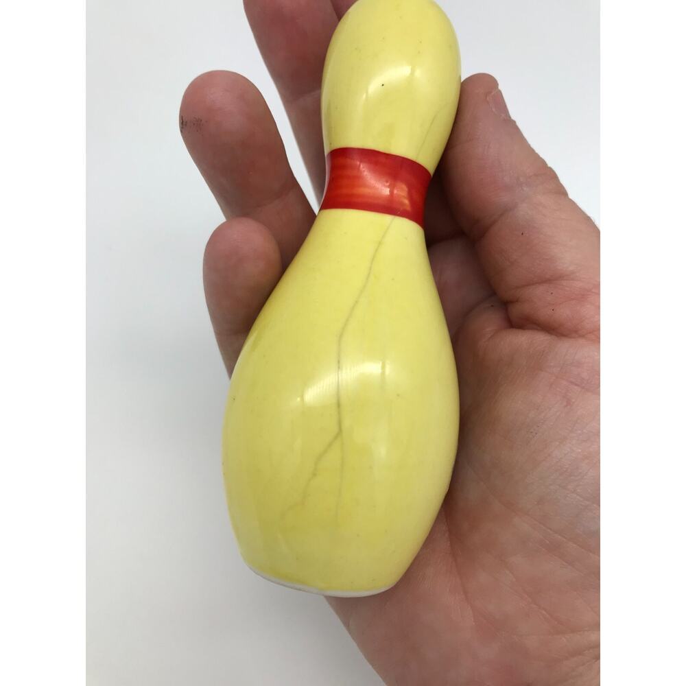 Napco Salt and Pepper Shakers Made in Japan Bowling Ball and Yellow Pin Vintage - Picture 4 of 11